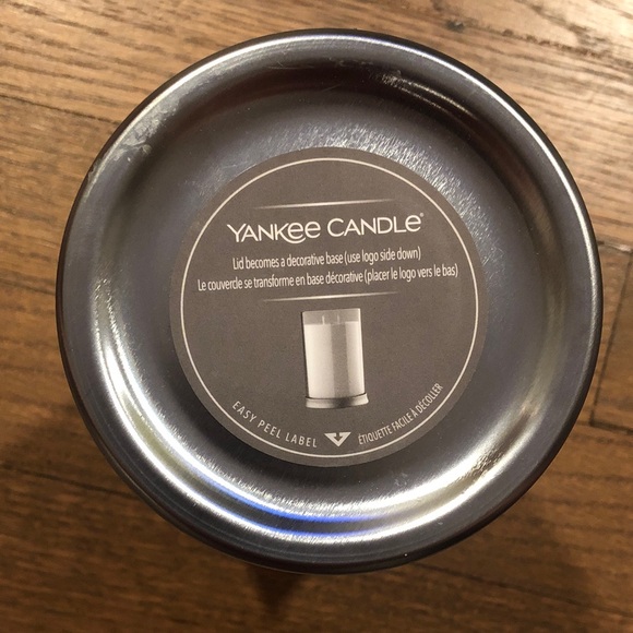 NWT Yankee Candle Lilac Blossoms Signature Large Tumbler Candle - Picture 6 of 7